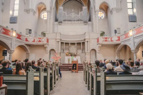 Freie Trauung mit Traurednerin Katharina Göbel im Stadtkloster Segen | Strauß & Fliege