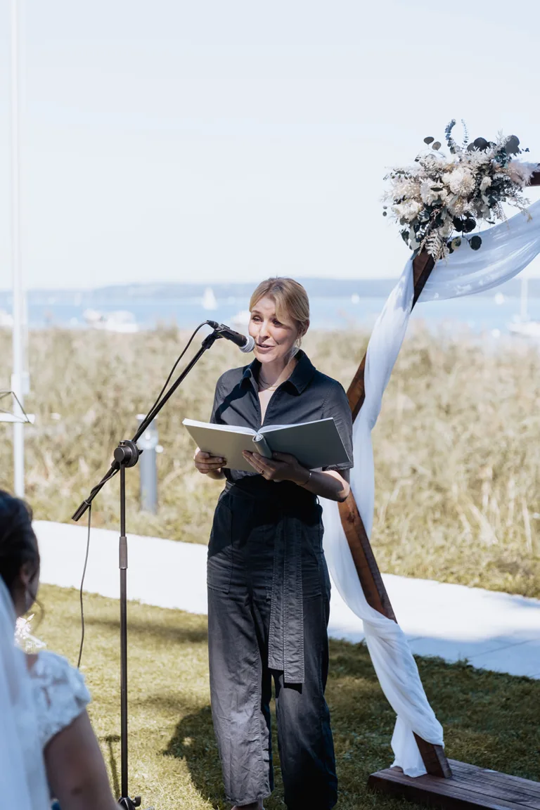 Freie Trauung am Ammersee bei München mit Freieer Traurednerin Marie Huckenbeck | Strauß & Fliege